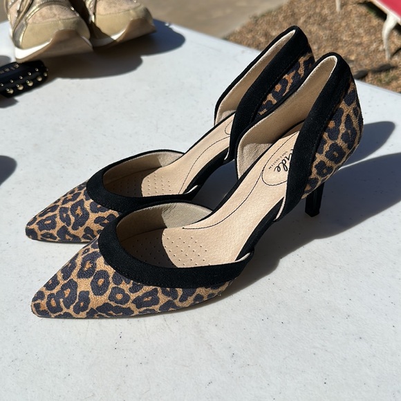 Brand new wide width heels - Picture 2 of 2